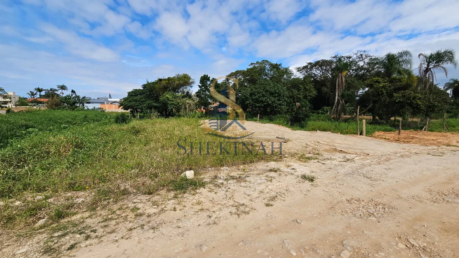 TERRENO 850 METROS DA PRAIA
