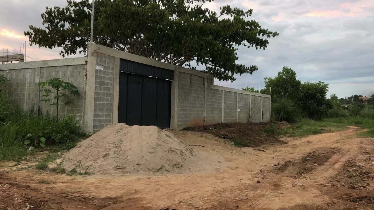 OPORTUNIDADE DE INVESTIMENTO EM COSTA AZUL – ESTRUTURA PARA 4 CASAS | R$ 380 MIL