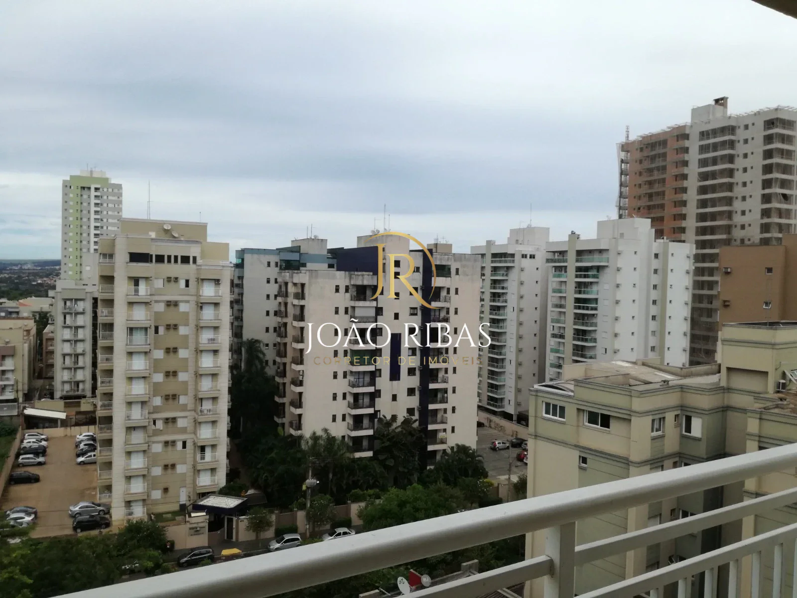 Apartamento 1 Suíte com Planejados e Vaga Coberta