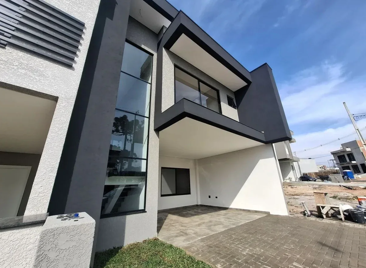 Viva com Lazer e Segurança: Linda Casa de 3 Quartos em Condomínio!