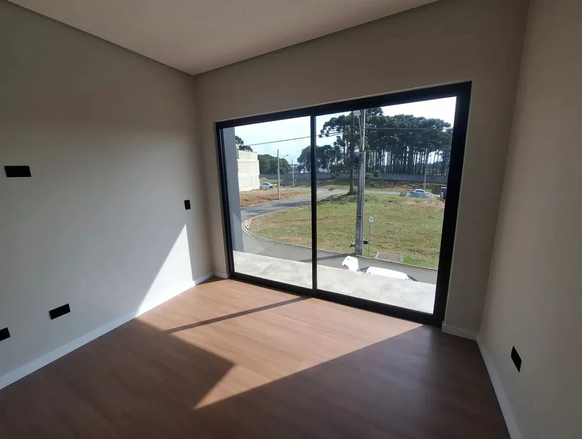 Viva com Lazer e Segurança: Linda Casa de 3 Quartos em Condomínio!