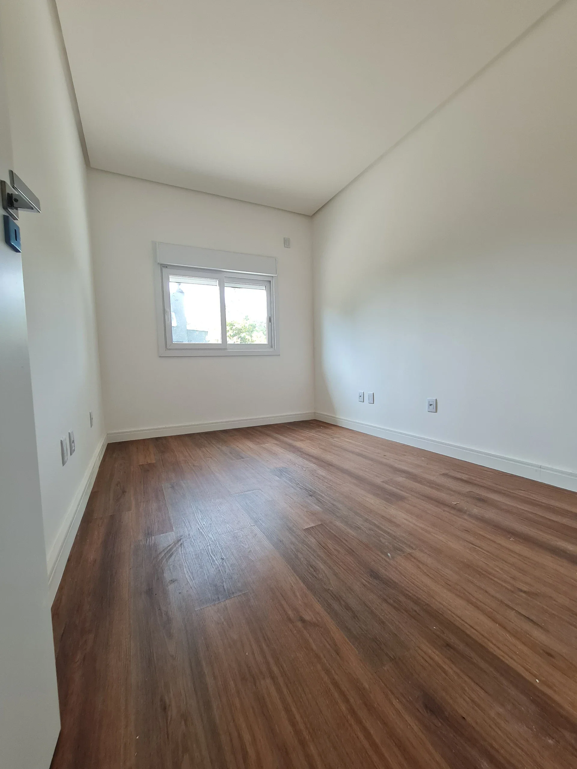 Casa Térrea com 3 dormitórios! 