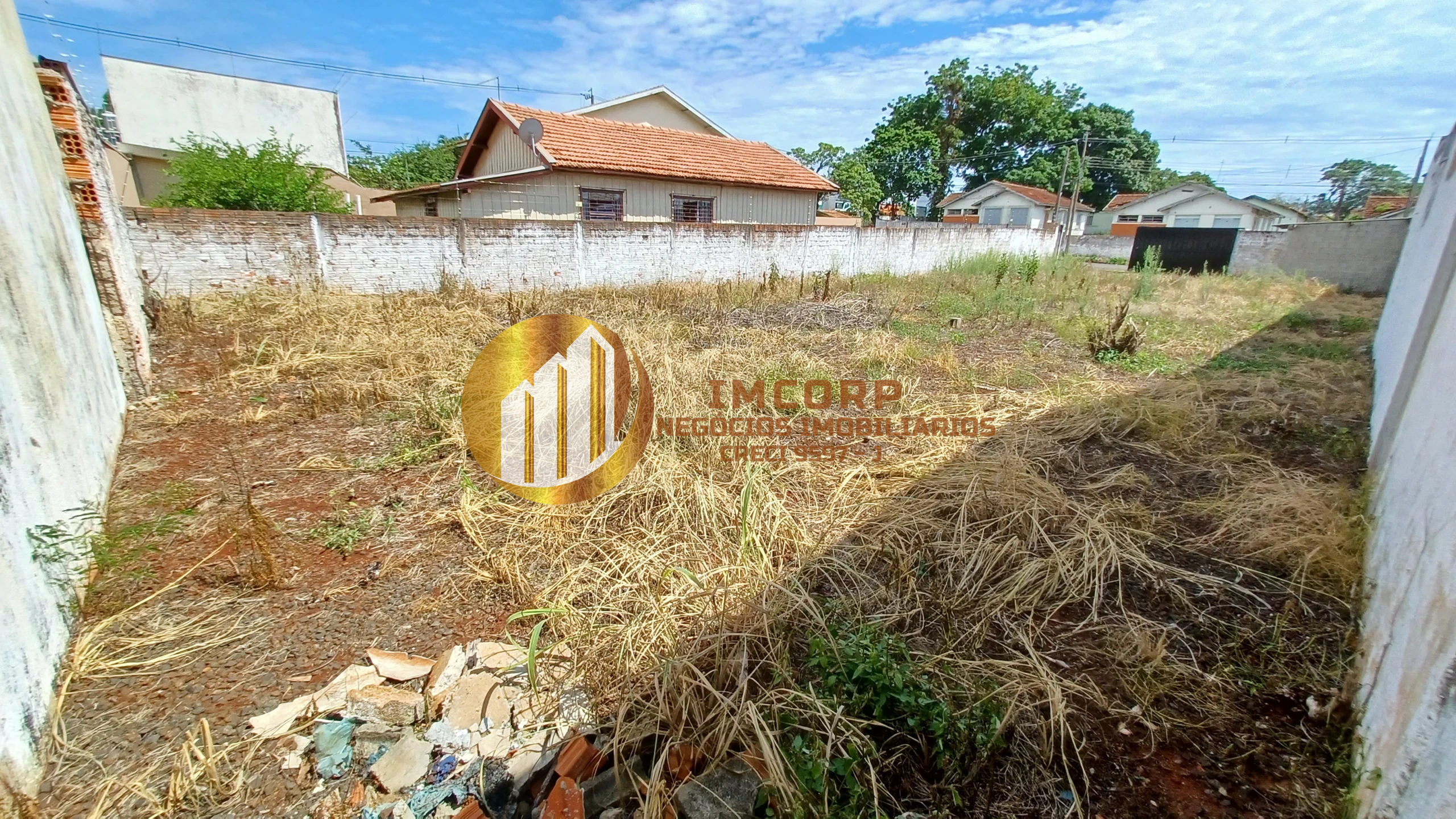 Terreno 486 m² próximo ao aeroporto em frente ao Hoftalon