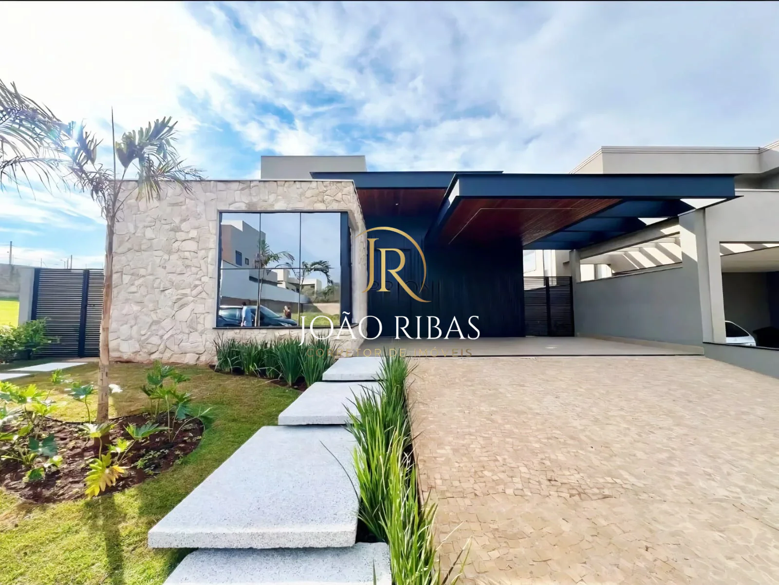 Casa de 3 Suítes de Alto Padrão à Venda no Condomínio Siena – 250 m²