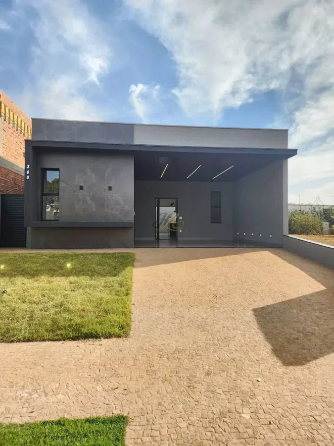 Casa térrea de 156 m² com 3 suítes, escritório e piscina à venda em condomínio | Real Sul