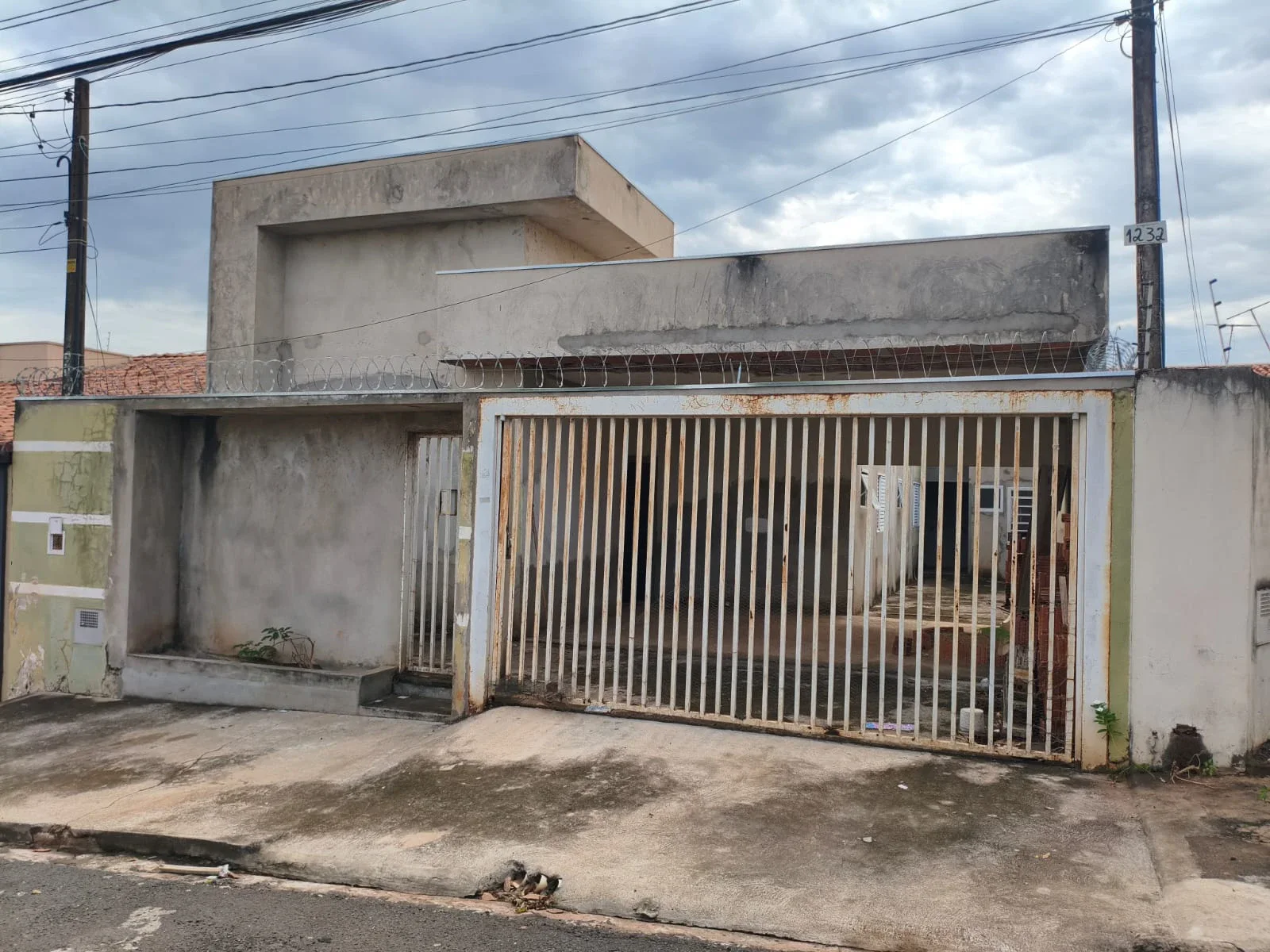 Vende-se casa no Jardim Nunes