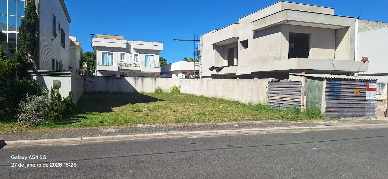 Terreno em Condomínio Fechado