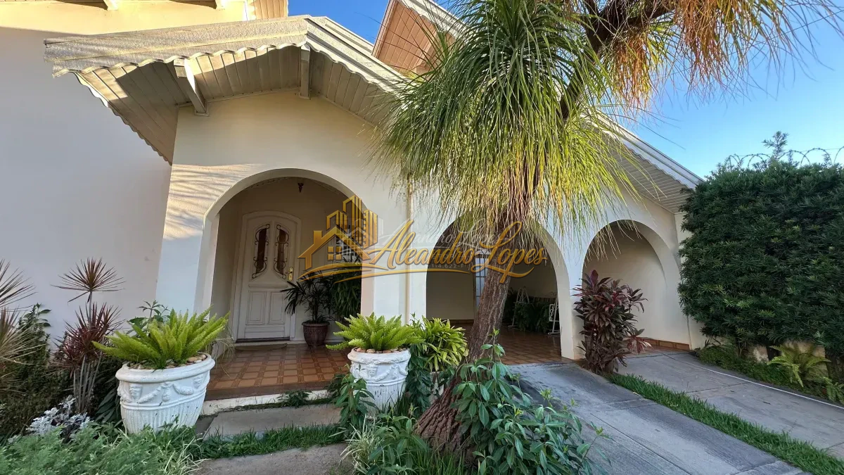 CASA IMPONENTE NO ESTORIL IV | CONFORTO, ESPAÇO E LAZER À VENDA EM JARDIM ESTORIL IV, BAURU/SP