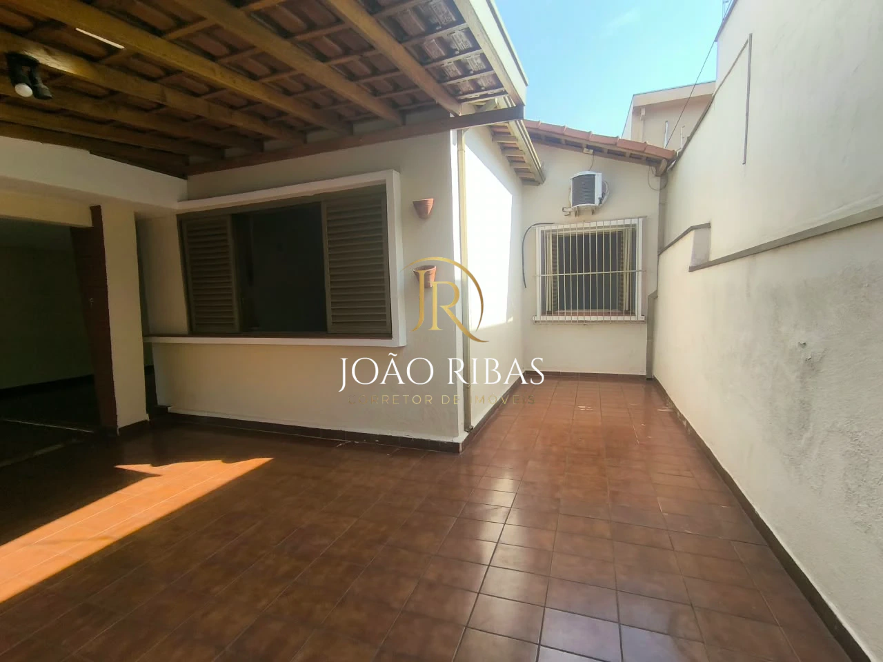 Casa de 3 Quartos à Venda na Vila Tibério – 210 m²