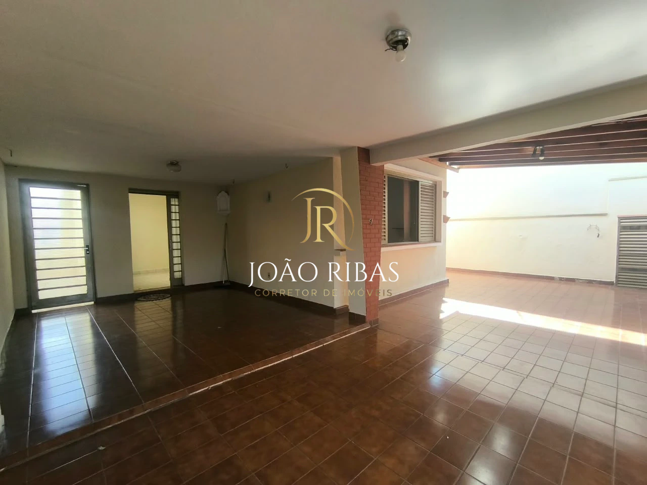Casa de 3 Quartos à Venda na Vila Tibério – 210 m²