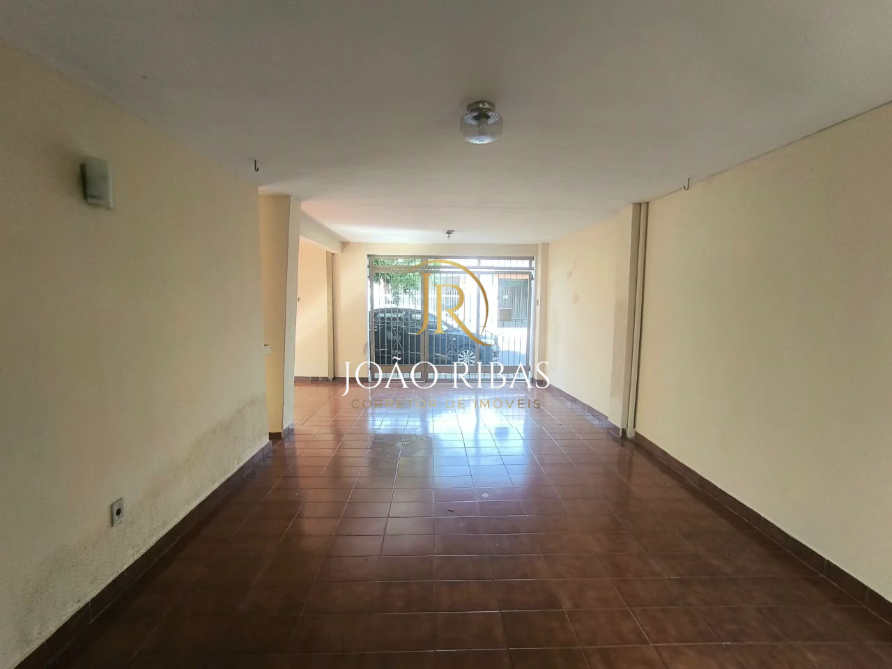 Casa de 3 Quartos à Venda na Vila Tibério – 210 m²