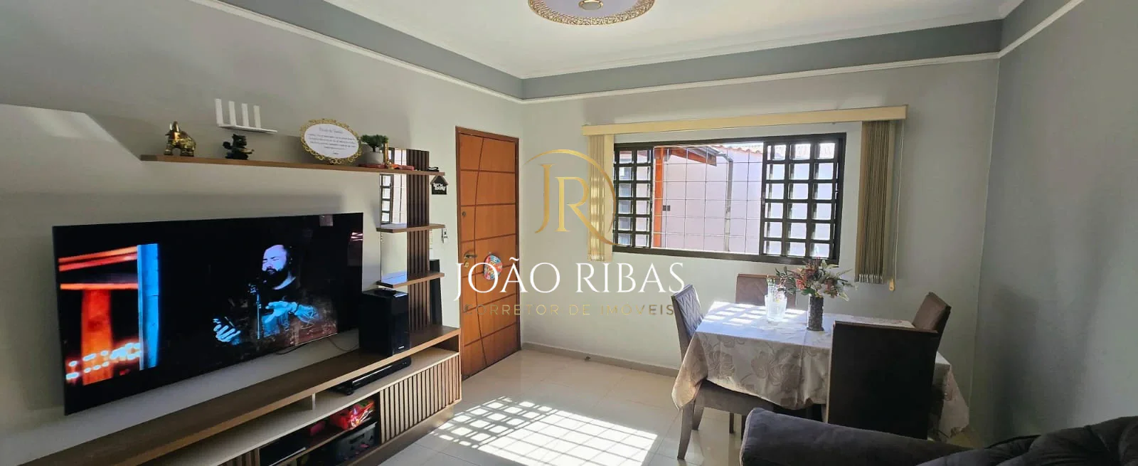 Casa de 3 Dormitórios com Suíte e Piscina Aquecida à Venda no Portal do Alto
