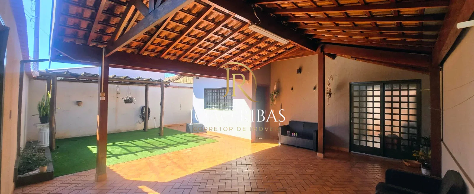 Casa de 3 Dormitórios com Suíte e Piscina Aquecida à Venda no Portal do Alto
