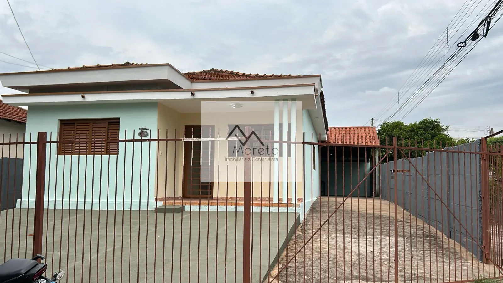 Aluga-se casa no Ouro Verde