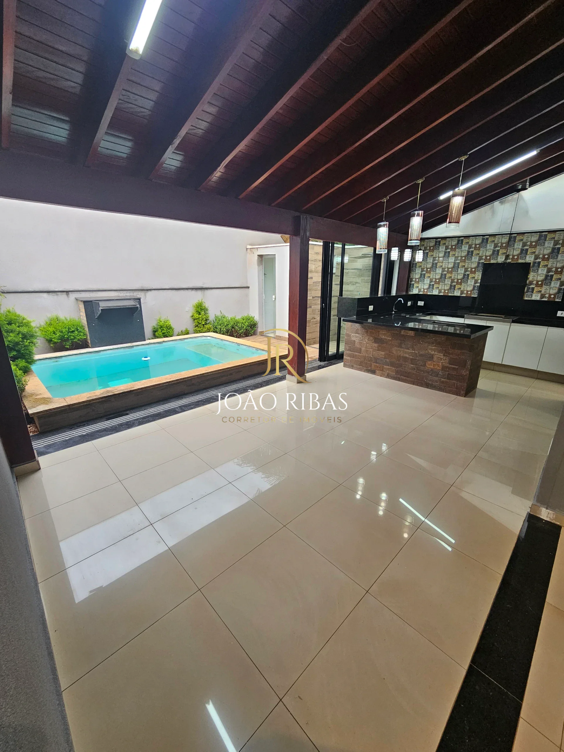 Casa em Condomínio na Vila do Golfe – 3 Quartos, sendo 1 Suít