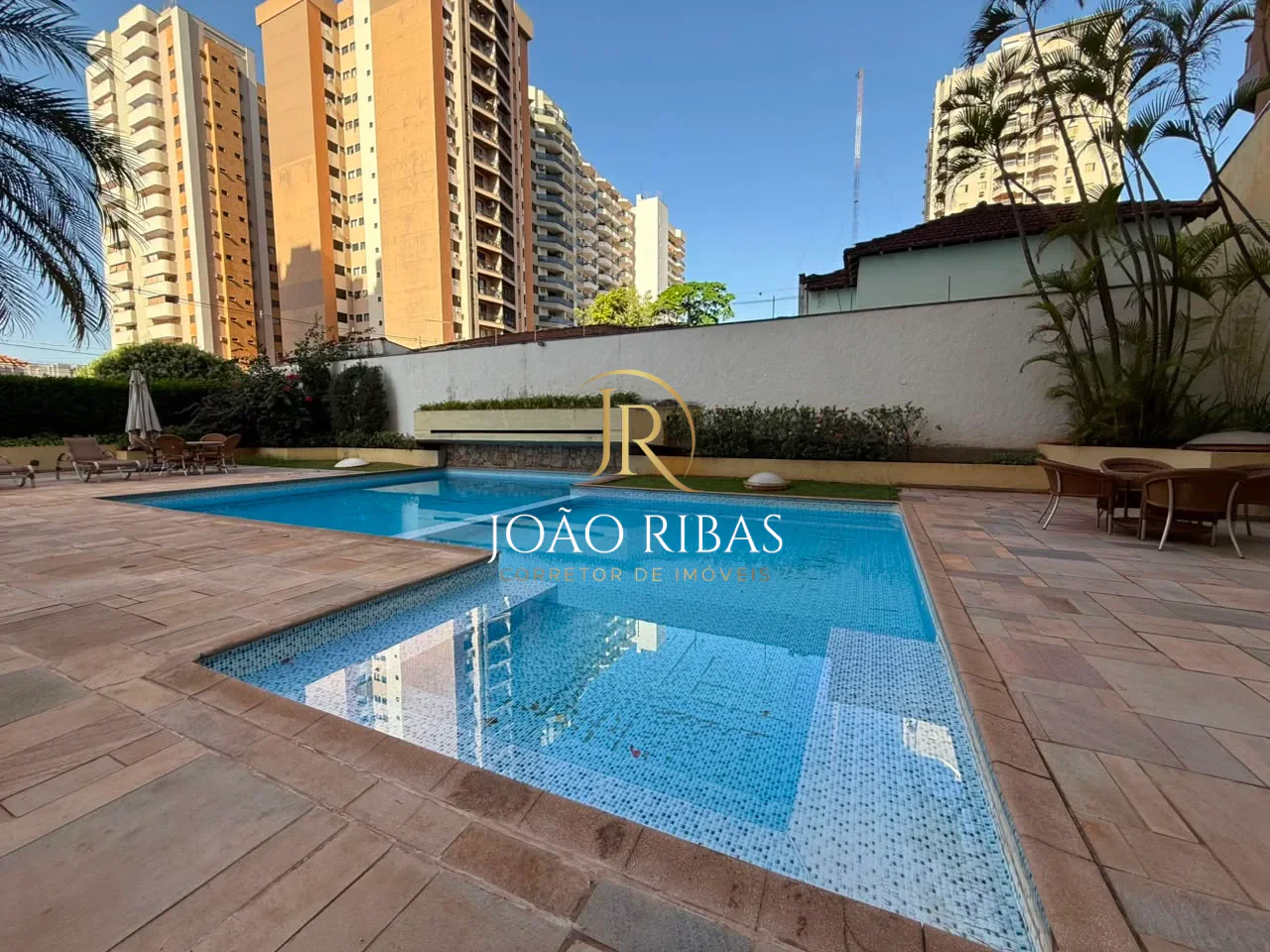 Apartamento de 5 Quartos com 420m² e 4 Vagas no Centro de Higienópolis