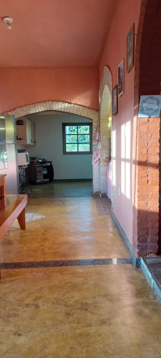 Triplex de 250m² à Venda em Aracê – Elegância, Conforto e Amplo Terraço
