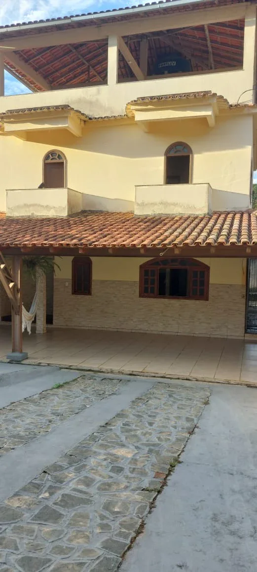 Triplex de 250m² à Venda em Aracê – Elegância, Conforto e Amplo Terraço