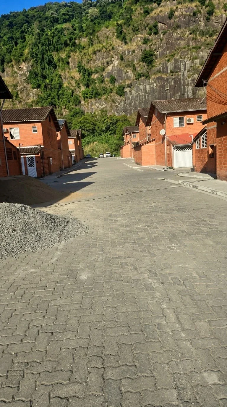 Sobrado - 2 quartos c/ suítes - Vila Voturua - São Vicente - SP