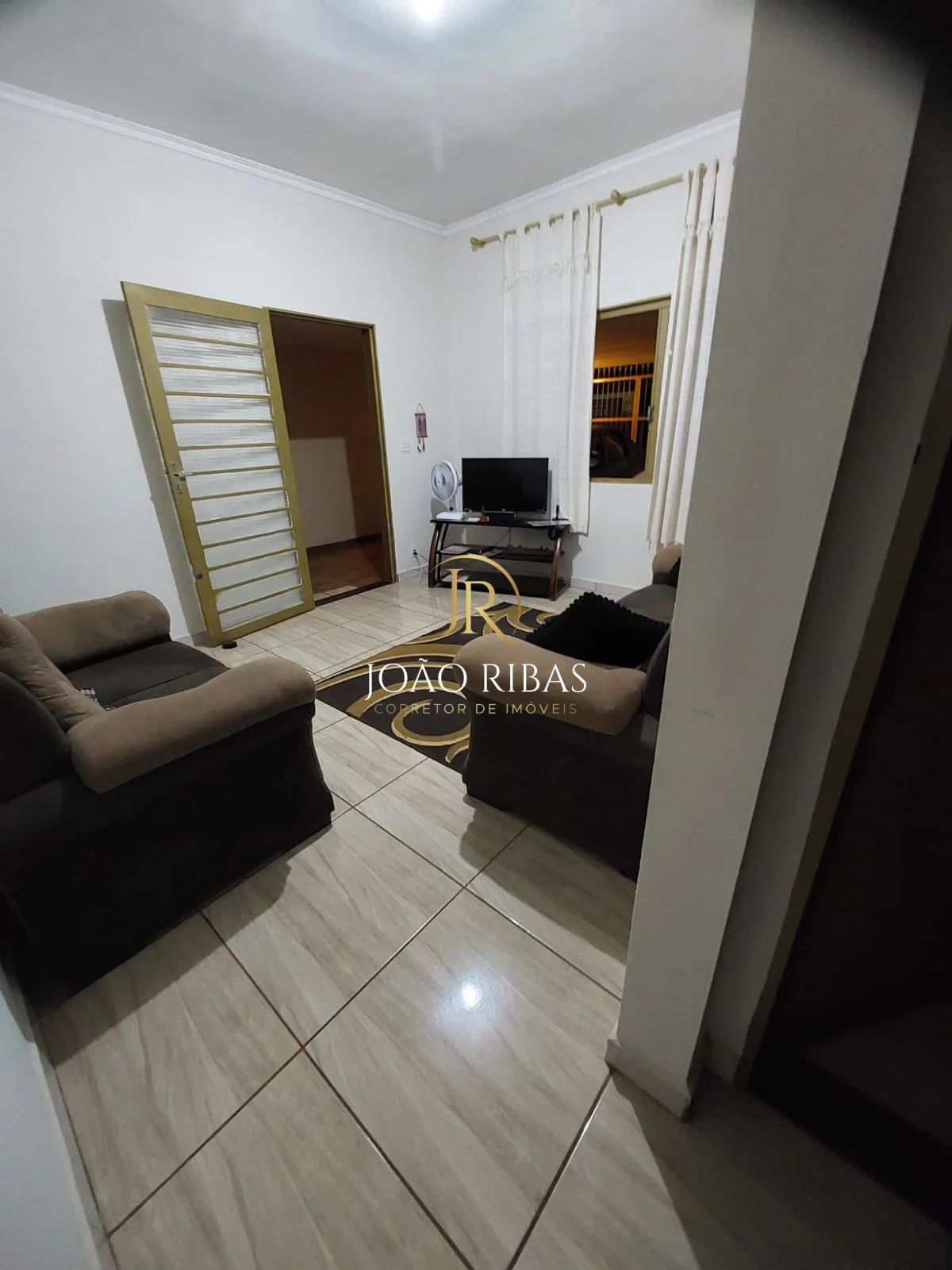 Casa à Venda com 3 Quartos, 310 m² e Kitnet nos Fundos — Vila Maria Luiza
