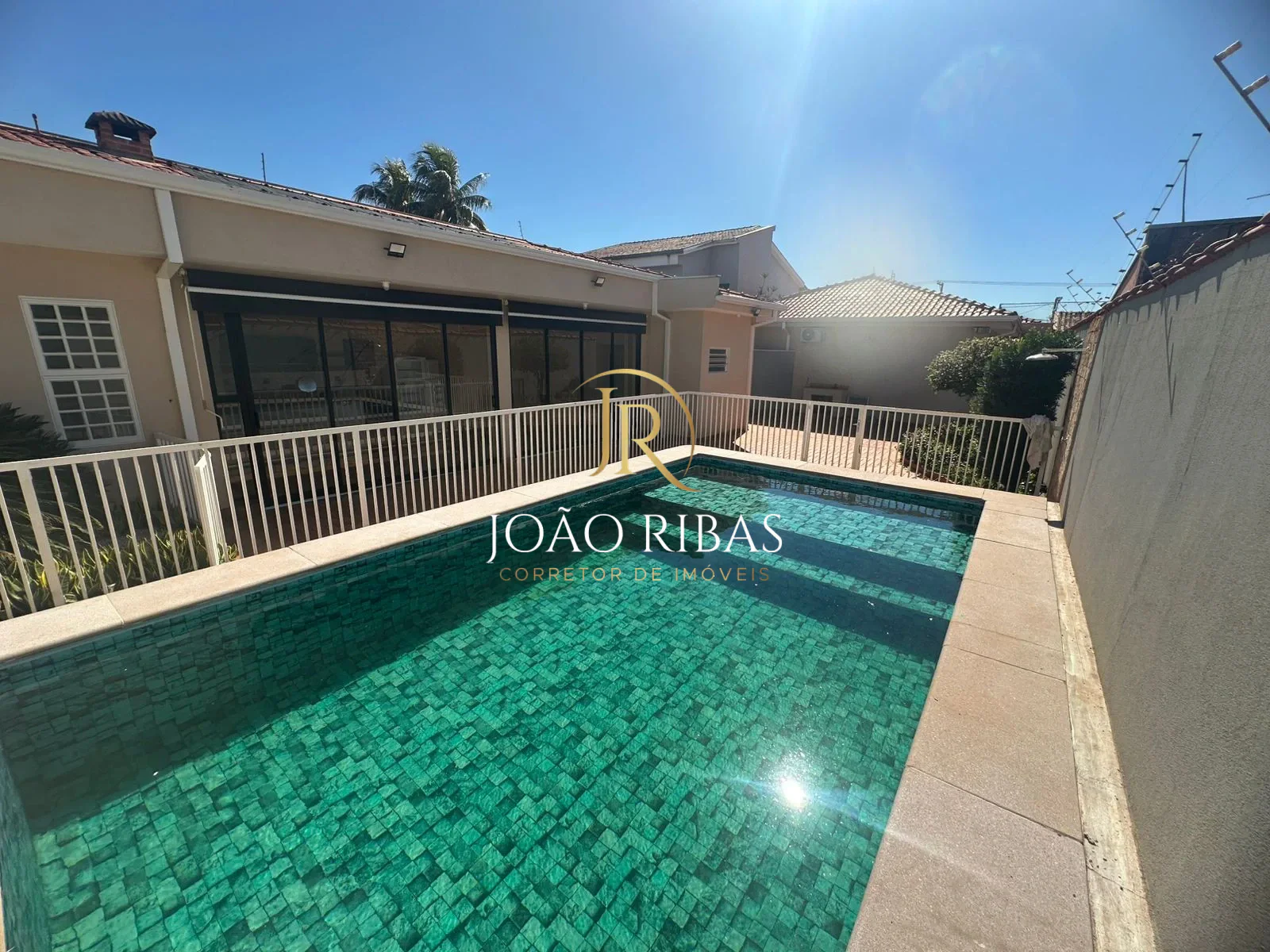 Casa à Venda no Jardim Santa Luzia — 5 Quartos, 3 Suítes e Área de Lazer Completa