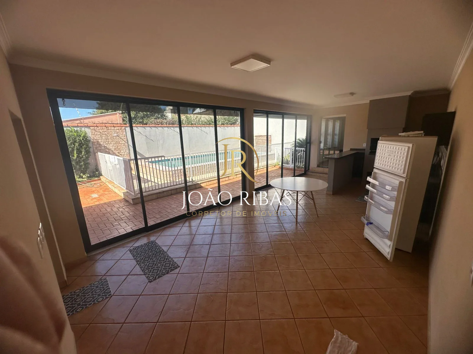 Casa à Venda no Jardim Santa Luzia — 5 Quartos, 3 Suítes e Área de Lazer Completa