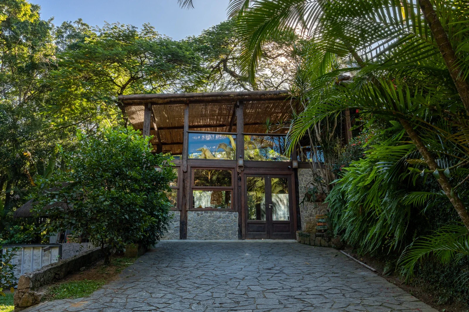 EXCELENTE OPORTUNIDADE, LINDA POUSADA 450M² À VENDA