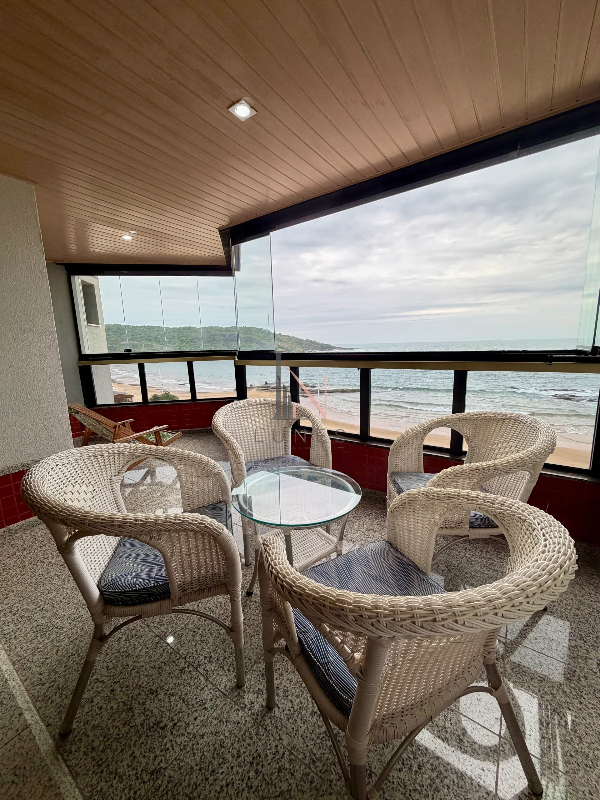 Apartamento com vista para o mar na Praia do Morro