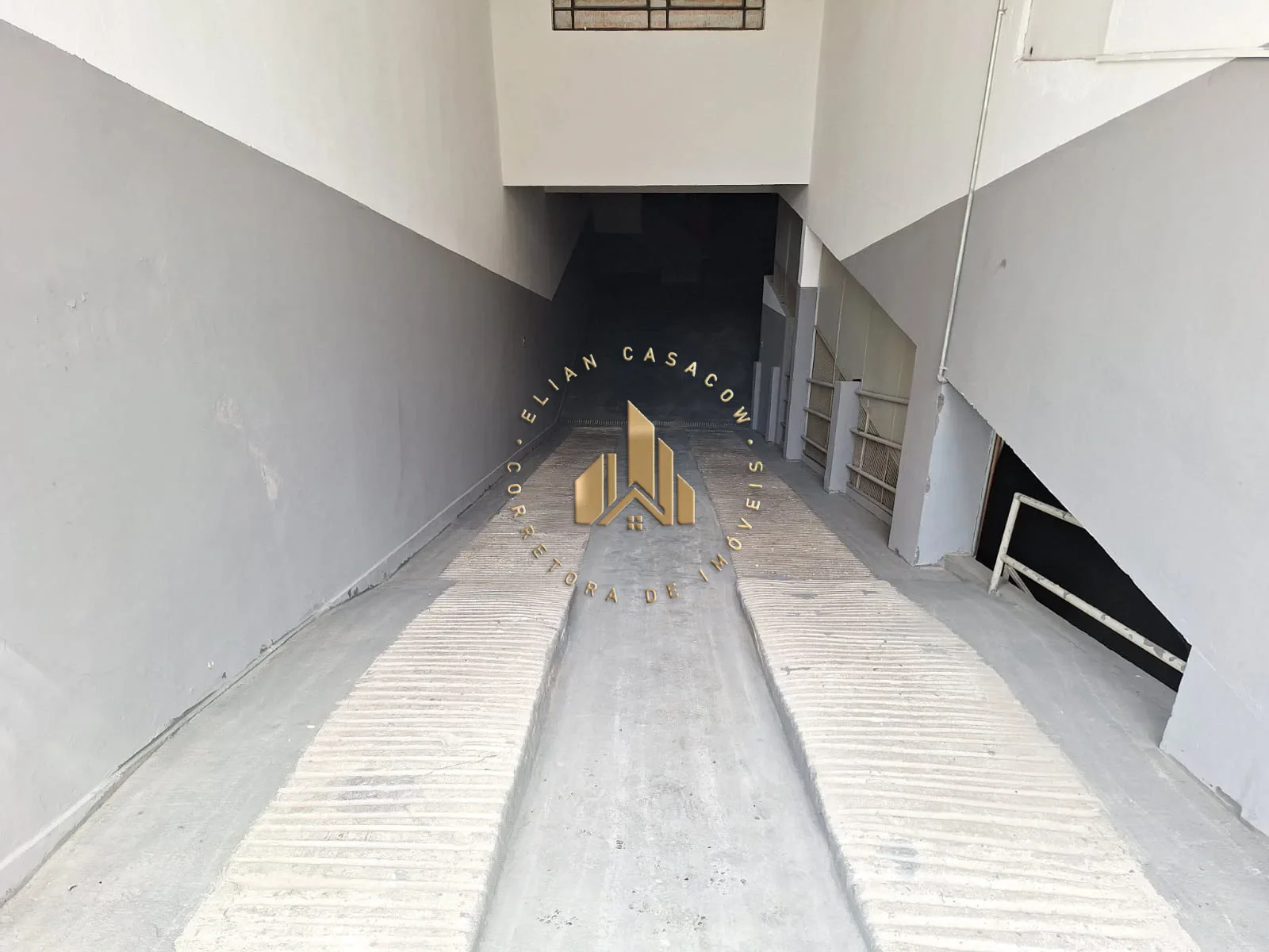 Prédio Comercial Para Venda e Locação no Cambuci