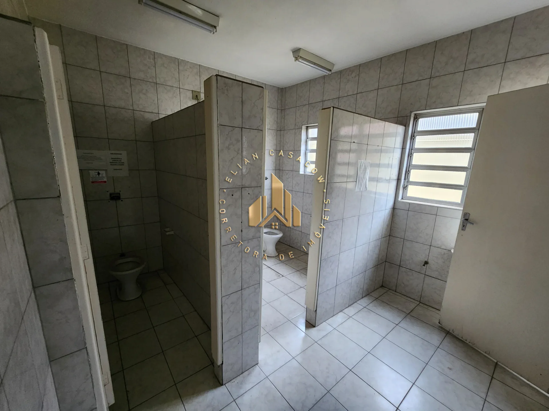 Prédio Comercial para Venda e Locação na Vila Ré