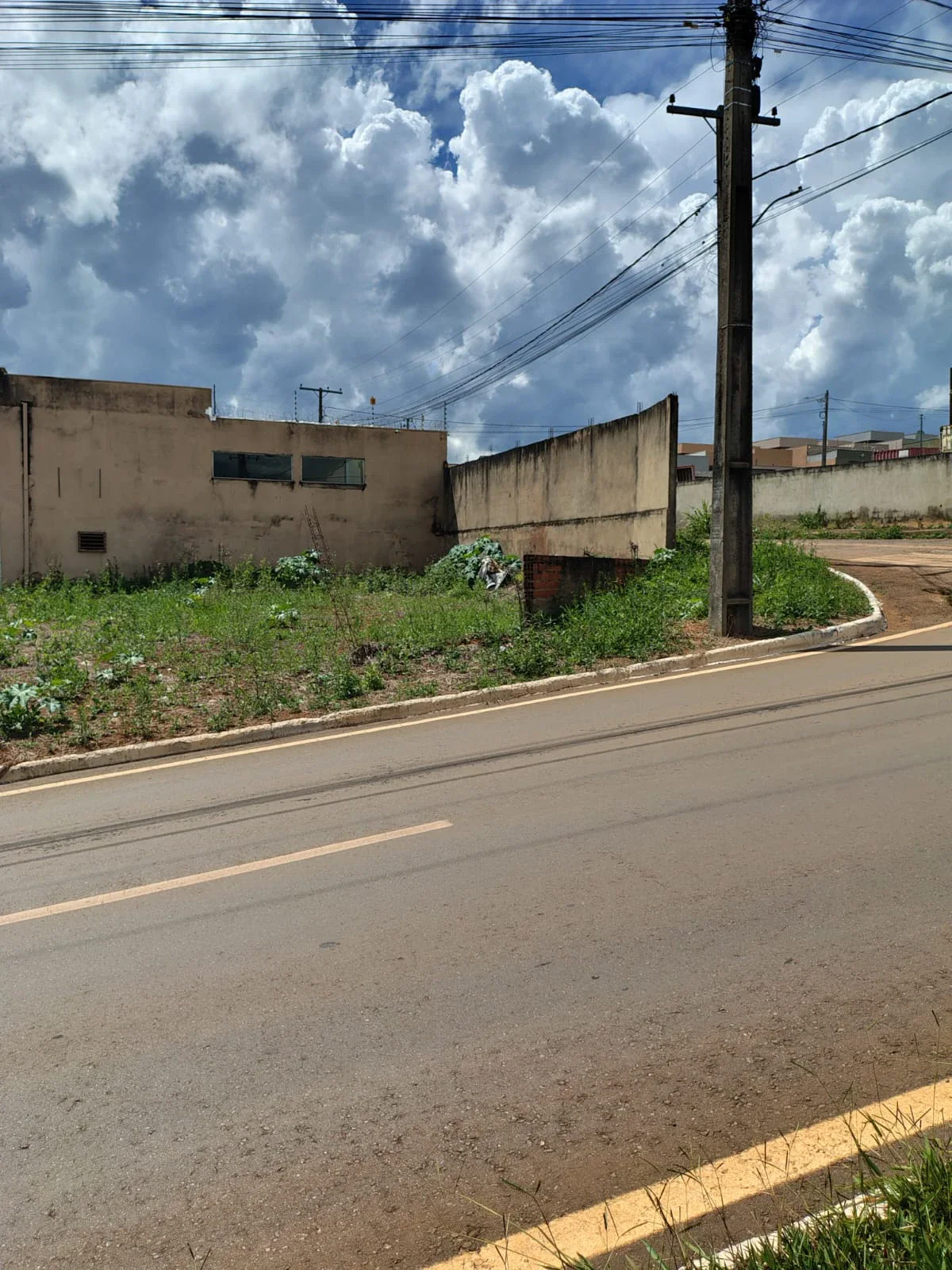LOTE À VENDA – JARDIM ITÁLIA | ANÁPOLIS – GO 📐 Área: 263 m² 📌 Diferenciais: Lote de esquina Localizado em pista dupla