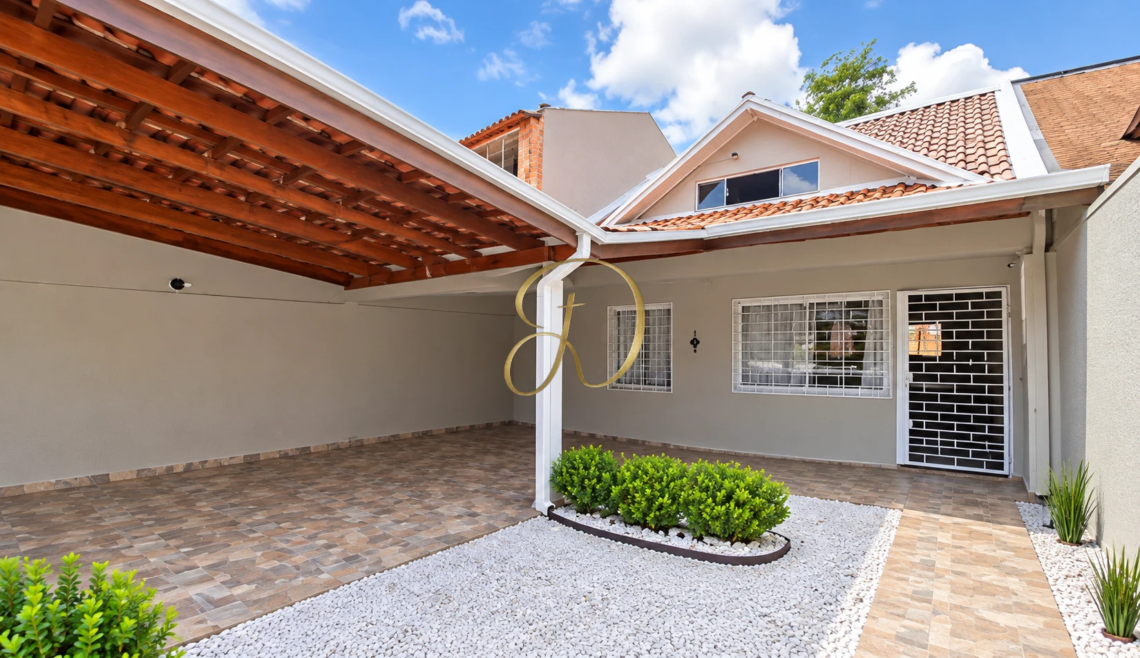 Casa 3 dormitórios com ático e edícula