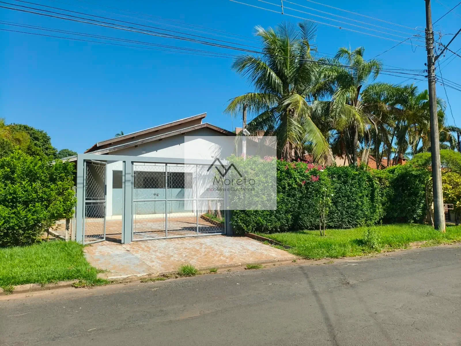 Vende-se excelente chácara no condomínio Monte Carlo