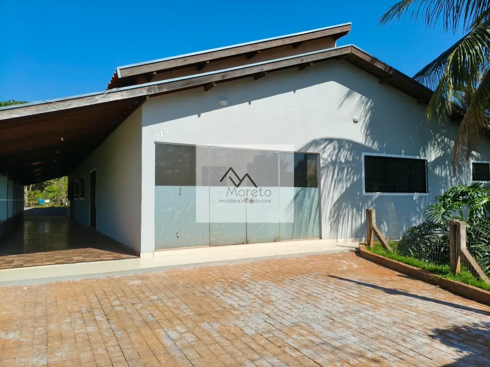Vende-se excelente chácara no condomínio Monte Carlo