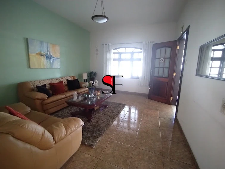 Oportunidade no Jardim Maria Augusta: Casa Ampla com 4 Quartos e 2 Vagas em Taubaté!