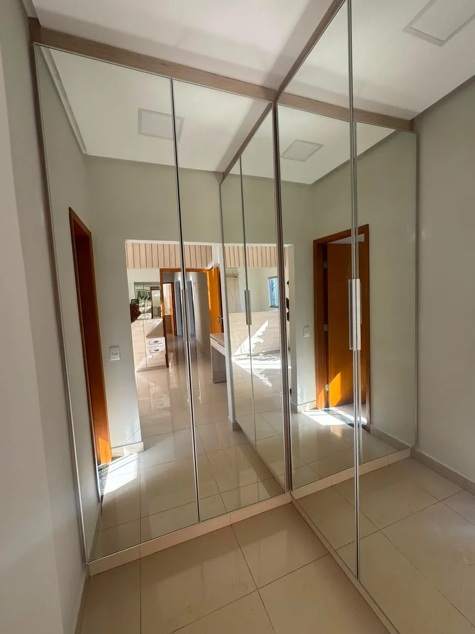🏡 RESIDENCIAL SANTA CRUZ – ANÁPOLIS/GO ✨ Casa de alto padrão à venda por R$ 800.000,00!