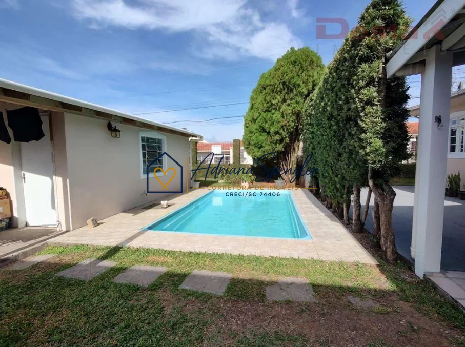 Casa 4 quartos + Piscina • 3 vagas • Ipiranga, São José — R$ 780 mil