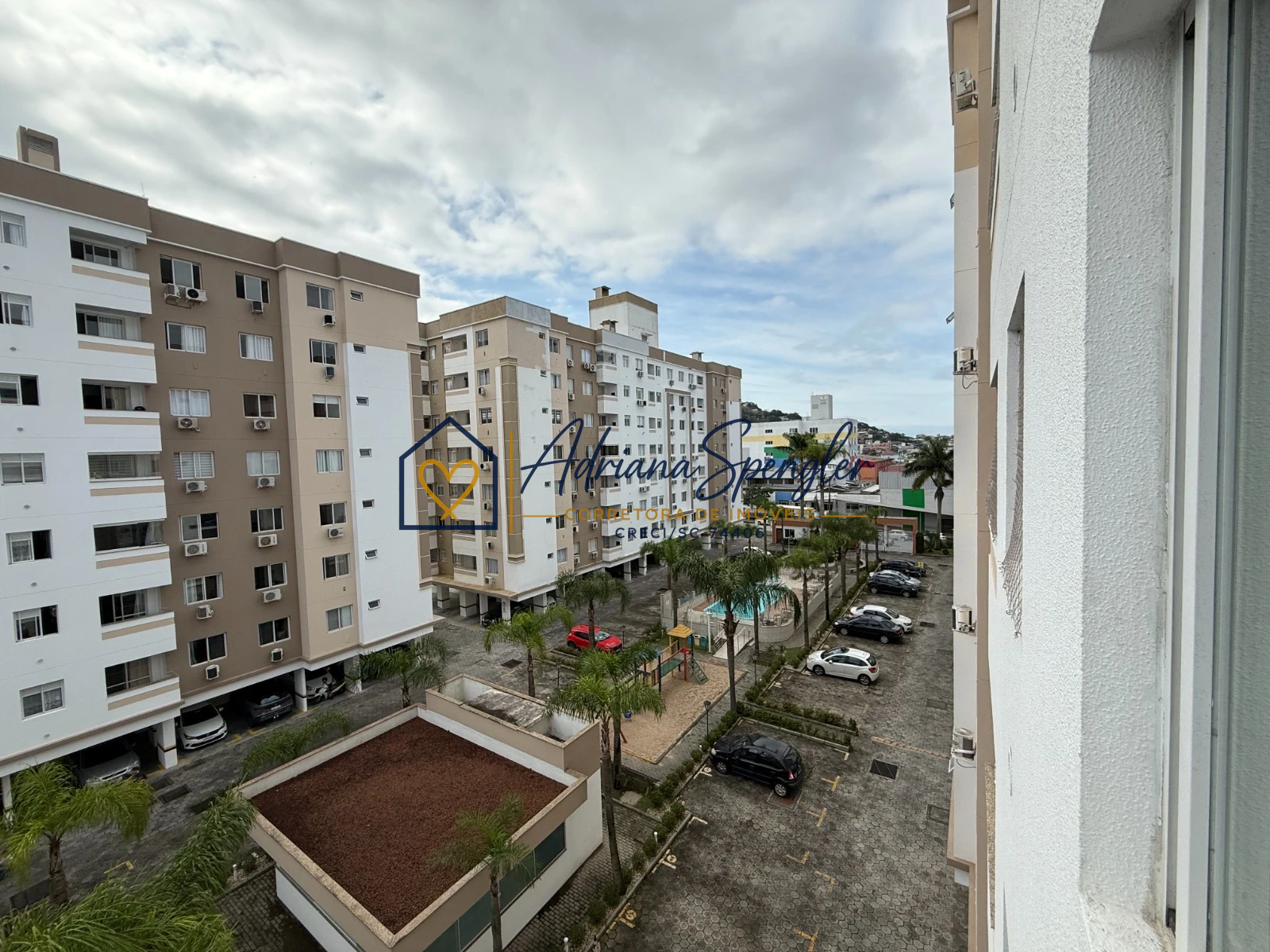 Apartamento mobiliado 1 dormitório com sacada e vaga — Fazenda Santo Antônio, São José