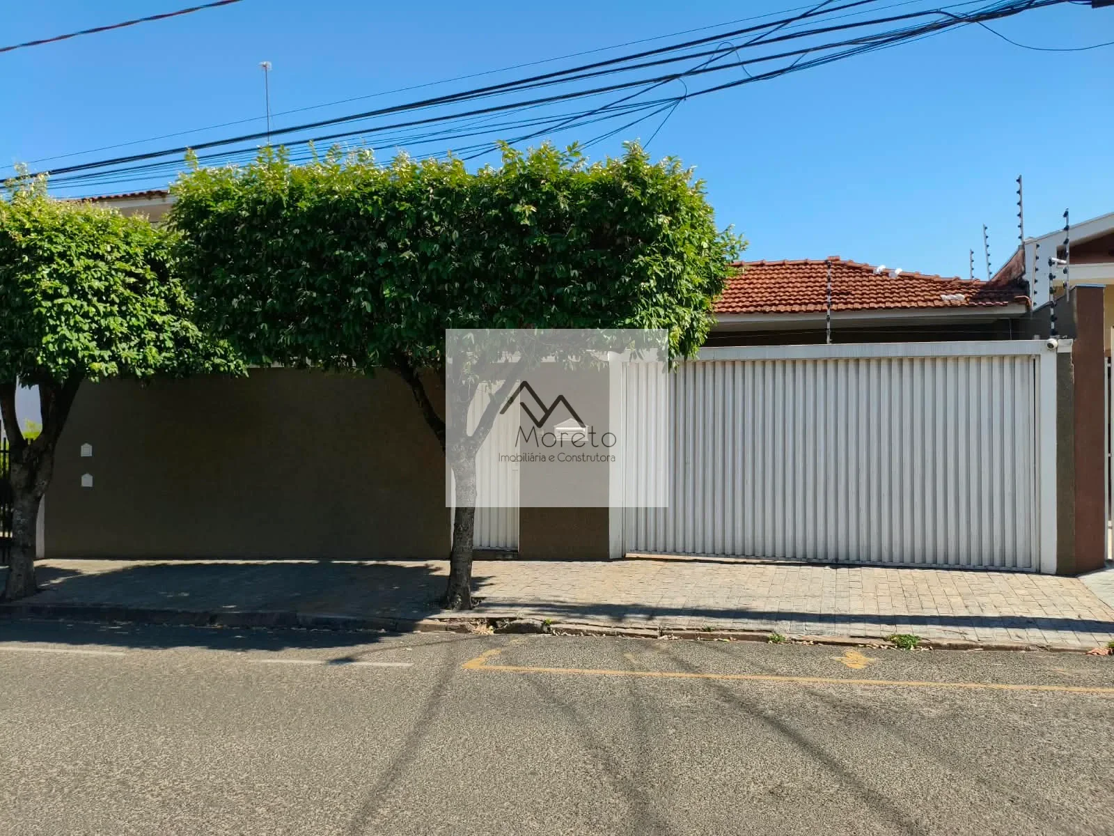 Vende-se excelente casa no bairro Anchieta