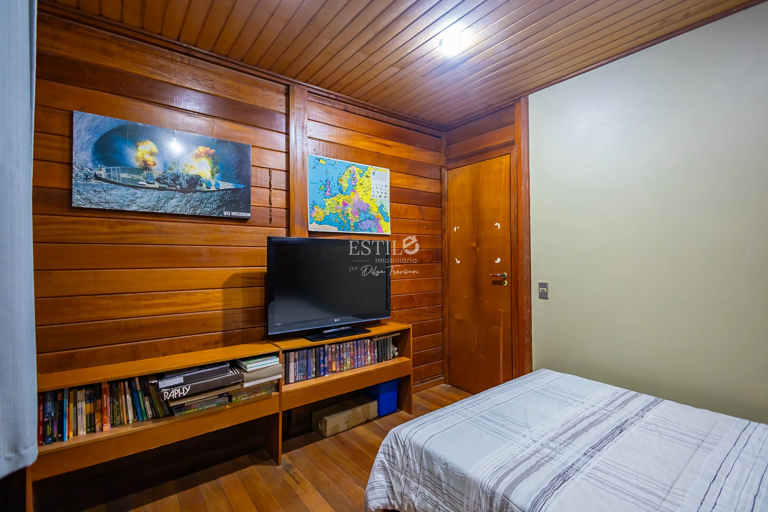 Venda casa em alvenaria, 171 m², com terreno de 660 m², no Bairro Santa Quitéria, em Curitiba