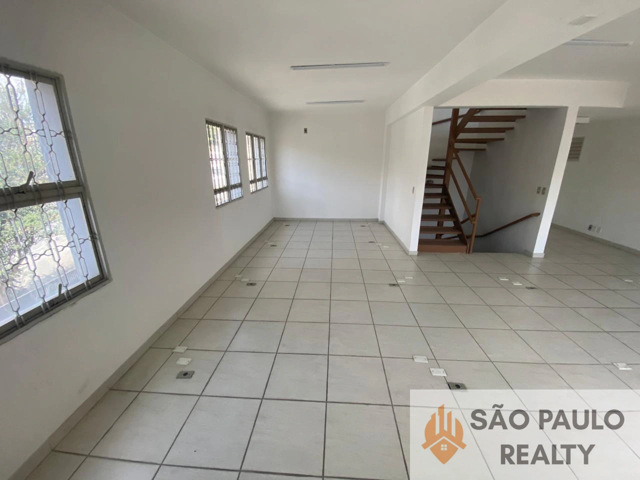 Prédio Comercial à Venda e/ou Locação - Bosque da Saúde - 1.000 m², 16 Banheiros, 11 Vagas de Garagem - Agende sua visita hoje!
