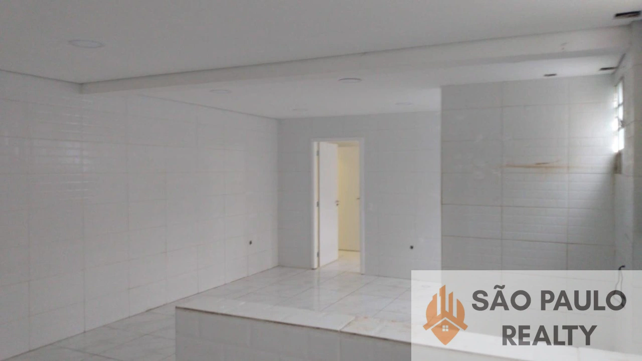 Galpão 710 m² para Locação na Aclimação - Zoneamento ZM, Pé-direito Alto e Acesso às Avenidas Ricardo Jafet e Lins de Vasconcelos