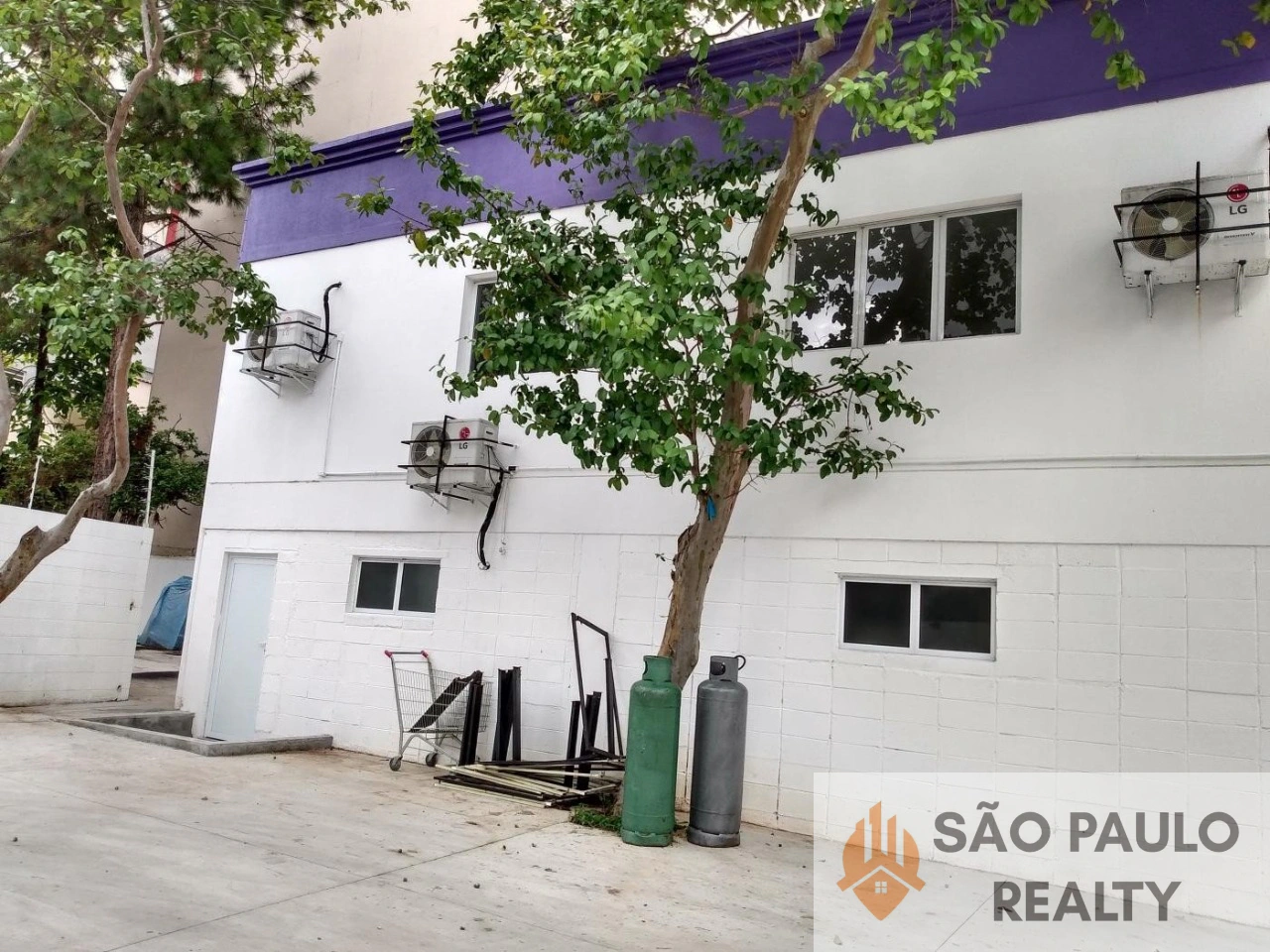 Galpão 710 m² para Locação na Aclimação - Zoneamento ZM, Pé-direito Alto e Acesso às Avenidas Ricardo Jafet e Lins de Vasconcelos