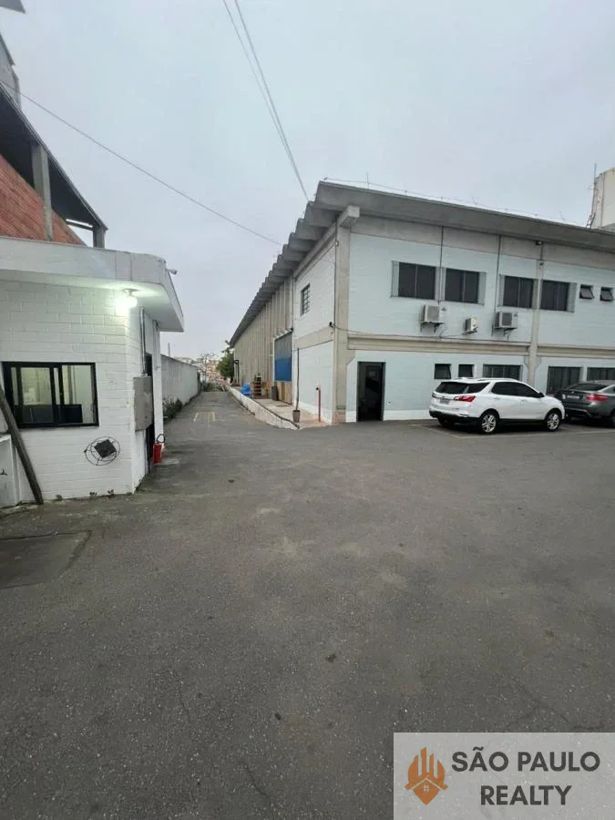 Galpão em Terreno de 4000m² com mais de 2000m² de Área Construída