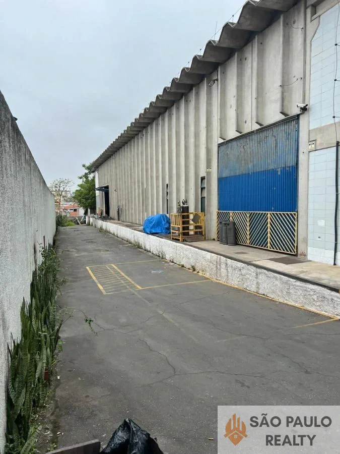 Galpão em Terreno de 4000m² com mais de 2000m² de Área Construída