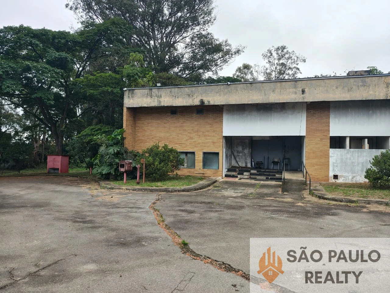 Galpão de 3400m² em um terreno de 29.000m²