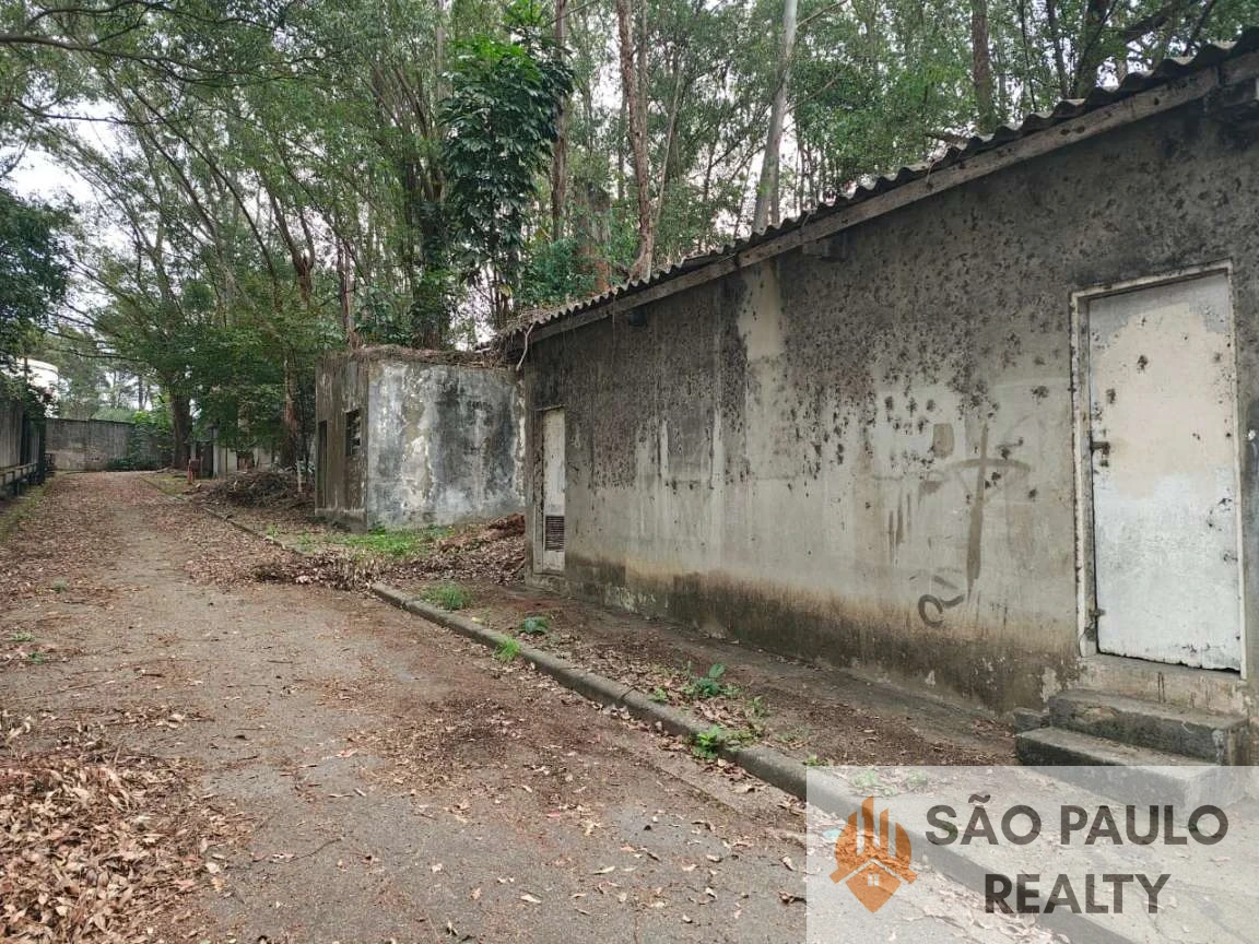 Galpão de 3400m² em um terreno de 29.000m²