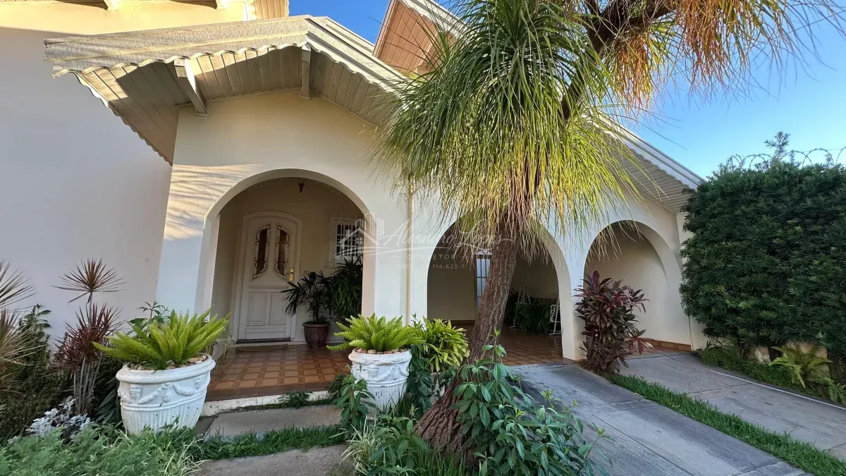 CASA IMPONENTE NO ESTORIL IV | CONFORTO, ESPAÇO E LAZER À VENDA EM JARDIM ESTORIL IV, BAURU/SP